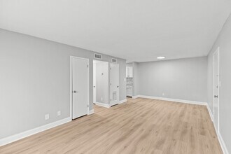 Willow Terrace Apartments in Troy, AL - Foto de edificio - Building Photo