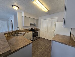 4304 Duval Rd in Austin, TX - Foto de edificio - Building Photo