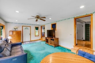 71 Haverhill St in Rowley, MA - Foto de edificio - Building Photo