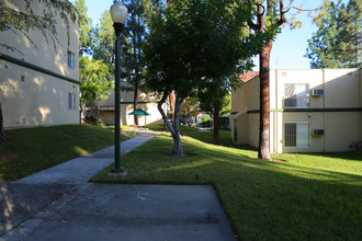 La Pintoresca in Pasadena, CA - Foto de edificio - Building Photo