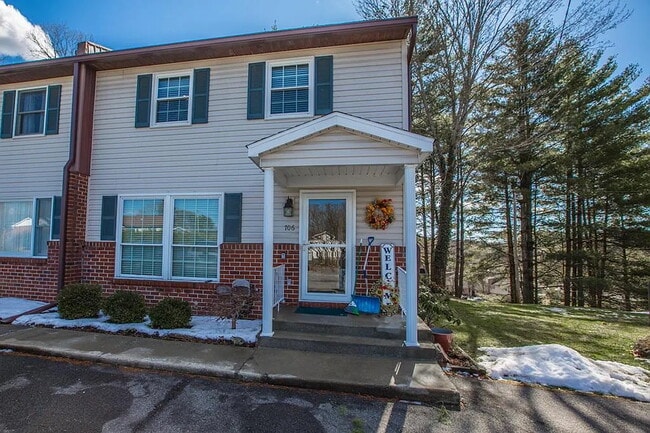 property at 706 Chert Ln