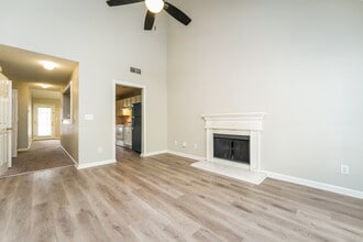 6576 Browns Mill Ferry Dr in Stonecrest, GA - Foto de edificio - Building Photo