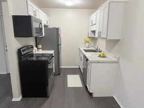 Pine Creek Apartments in Clio, MI - Foto de edificio - Building Photo