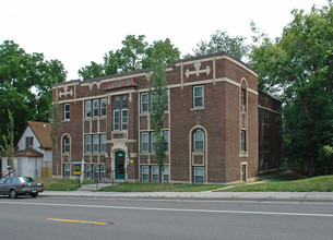 Golden Valley Road Apartments in Minneapolis, MN - Building Photo - Building Photo