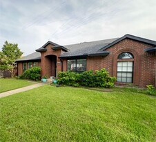 4633 Archer Dr in The Colony, TX - Building Photo