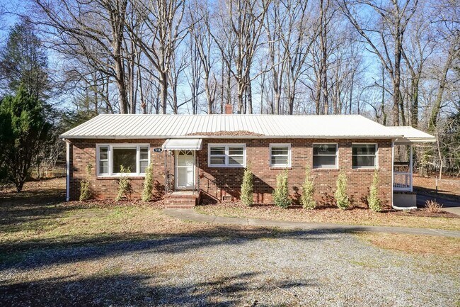 518 Buttonwood Dr in Hillsborough, NC - Building Photo - Building Photo