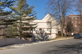 99 Clent Rd in Great Neck, NY - Building Photo - Building Photo