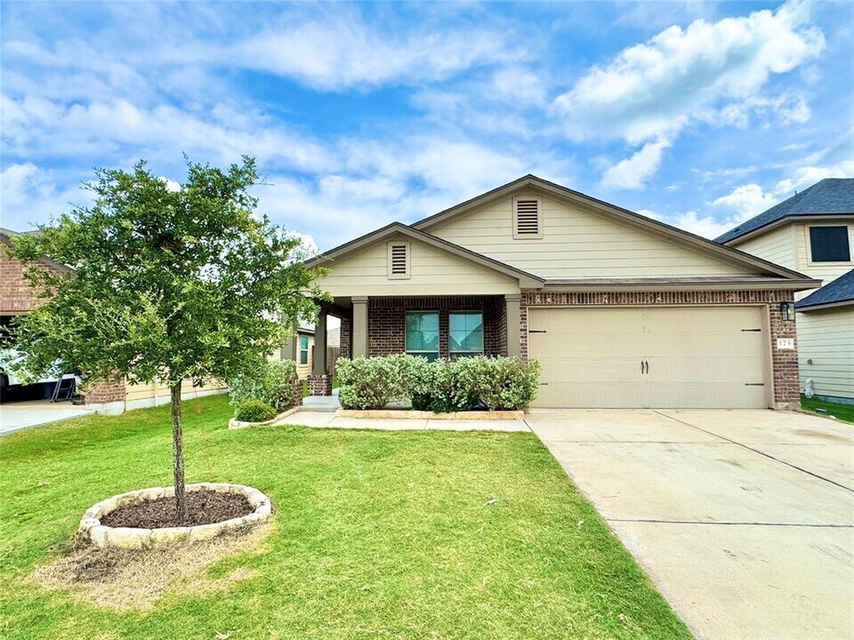 173 Beth Ann Loop in Taylor, TX - Foto de edificio