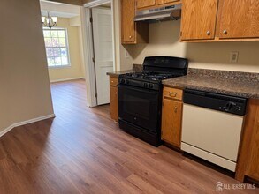 1102 Stony Brook Way in North Brunswick, NJ - Building Photo - Building Photo