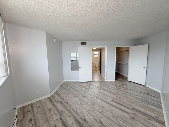 1720 N Congress Ave in West Palm Beach, FL - Building Photo - Building Photo