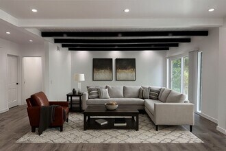 2212 Linda Flora Dr in Los Angeles, CA - Building Photo - Building Photo