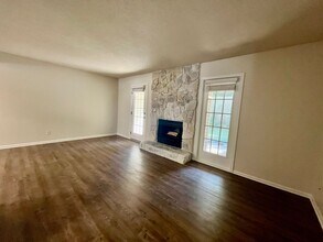 119 Shady Tree Dr in Taylors, SC - Building Photo - Building Photo