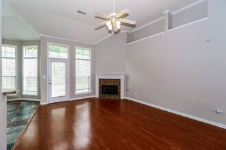 5363 Brookwater Cove S in Memphis, TN - Foto de edificio - Building Photo