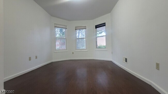 296 N Clinton St-Unit -2 in East Orange, NJ - Building Photo - Building Photo