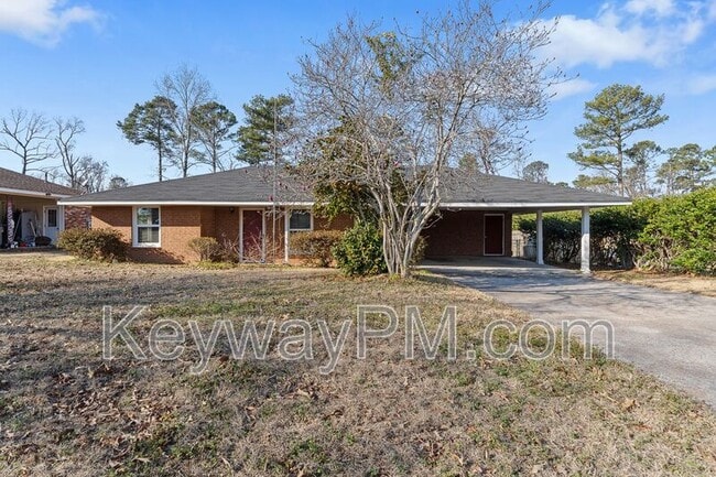 property at 4431 Roxbury Dr