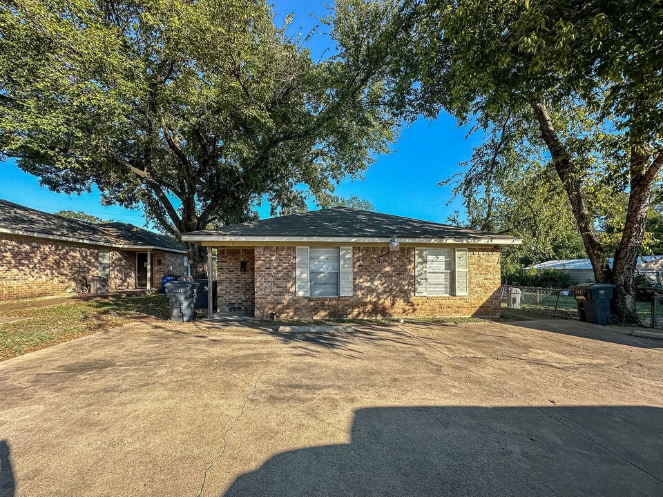 3821 Ethel Ave-Unit -A in Waco, TX - Building Photo