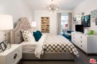 7141 Santa Monica Blvd in West Hollywood, CA - Building Photo - Building Photo