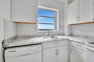 2350 NE 14th Street Causeway, Unit 611 in Pompano Beach, FL - Building Photo - Building Photo