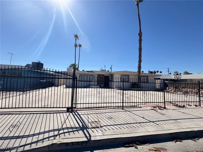 property at 2204 Isabelle Ave