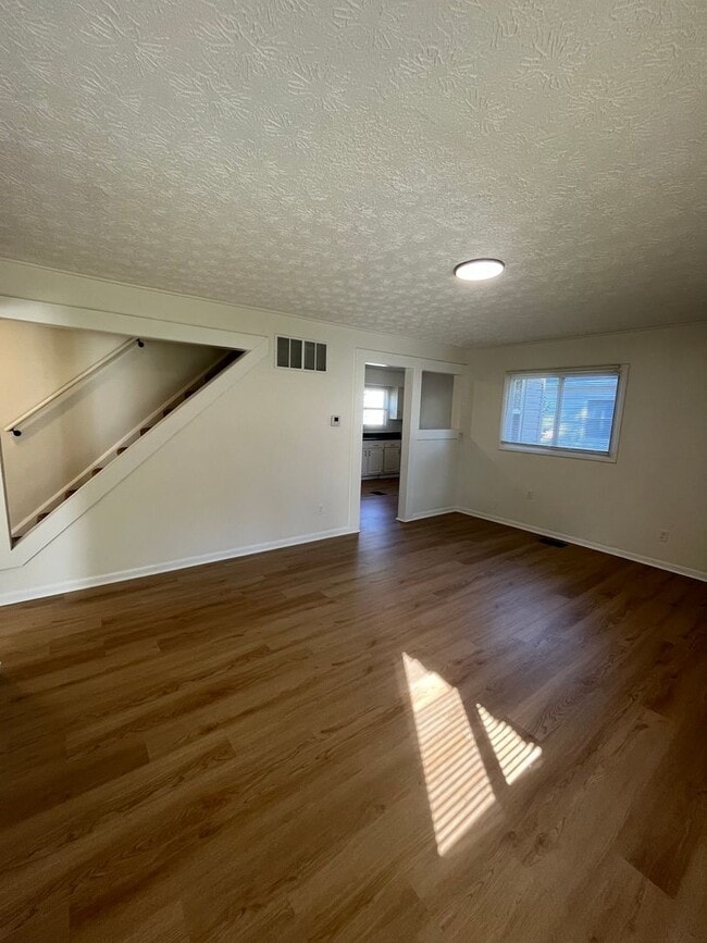 897 Exeter Rd in Columbus, OH - Building Photo - Building Photo