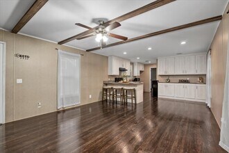 211 Woodstock in Livingston, TX - Building Photo - Building Photo