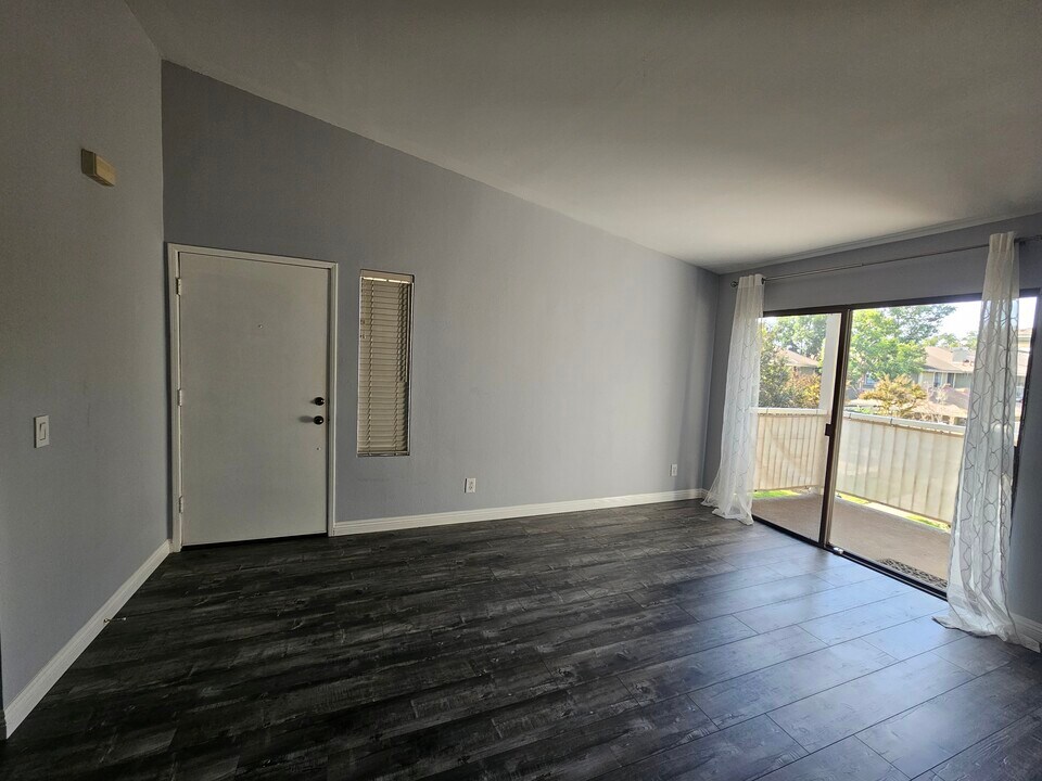 1131 Packers Cir, Unit 78 in Tustin, CA - Building Photo