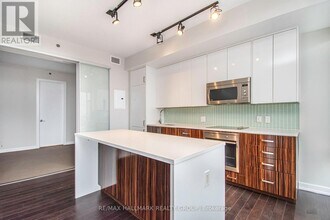 300 Lisgar St in Ottawa, ON - Building Photo - Building Photo