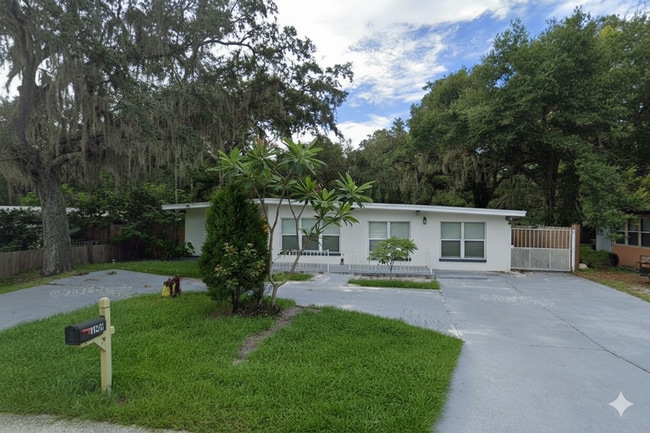 1909 E Crenshaw St in Tampa, FL - Building Photo - Building Photo