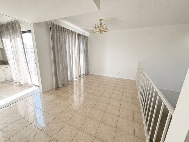 9131 Burnet Ave in Los Angeles, CA - Building Photo - Building Photo