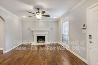 2234 W Colorado Blvd in Dallas, TX - Building Photo - Building Photo