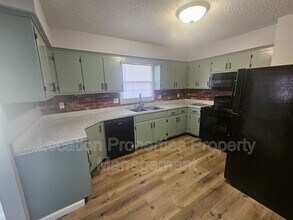 3212 W 9th St in Lawrence, KS - Building Photo - Building Photo