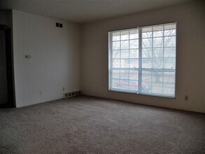 1450 Meadowview Dr in Marion, IA - Building Photo - Building Photo