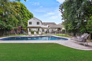 15434 Sutton St in Los Angeles, CA - Building Photo