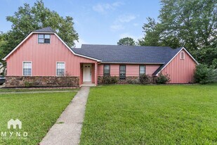 6827 Starkenburg Ln in Memphis, TN - Building Photo