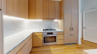 1324 E St SE in Washington, DC - Building Photo - Building Photo