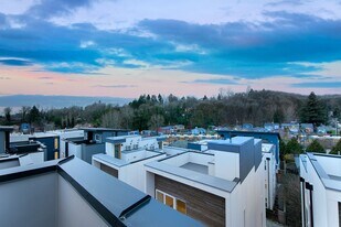 4721 D 32nd Ave S in Seattle, WA - Building Photo