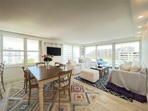 155 Ocean Ln Dr in Key Biscayne, FL - Building Photo - Building Photo