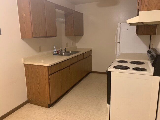 1118 Dutchman Ct in Chippewa Falls, WI - Building Photo - Building Photo