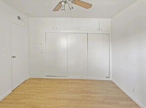 945 N Curson Ave in West Hollywood, CA - Foto de edificio - Building Photo