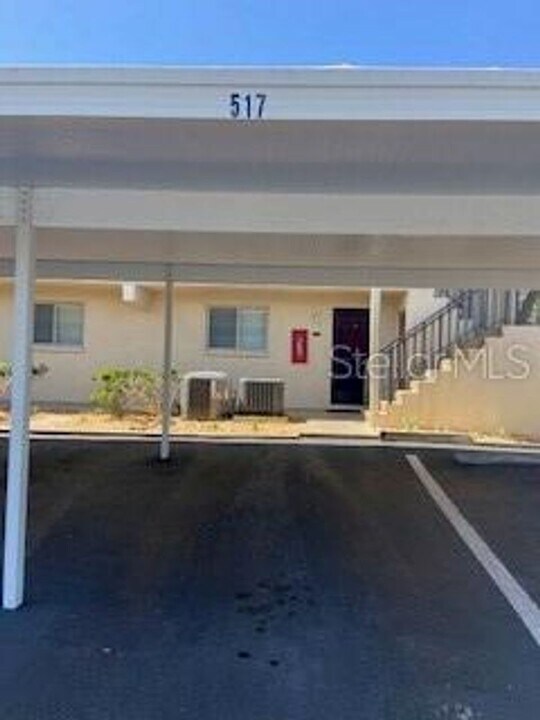 517 Parkdale Mews in Venice, FL - Building Photo