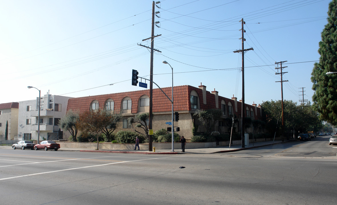 14618 Rayen St in Panorama City, CA - Building Photo