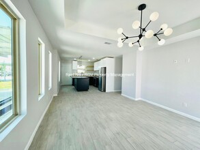3802 Las Vistas Ln, Unit 3 in Weslaco, TX - Foto de edificio - Building Photo