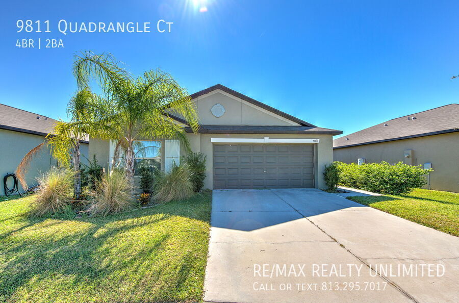 9811 Quadrangle Ct in Sun City Center, FL - Building Photo