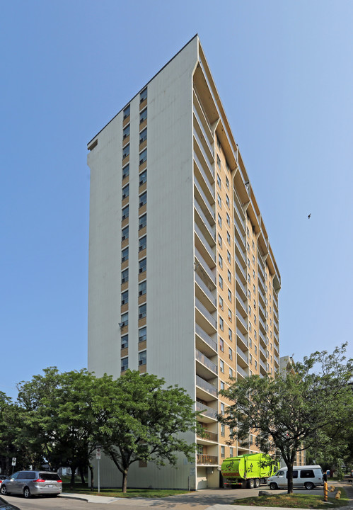 Grandview Tower in Hamilton, ON - Building Photo