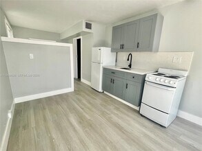 134 Burgundy Dr, Unit 1 in Tavernier, FL - Building Photo - Building Photo