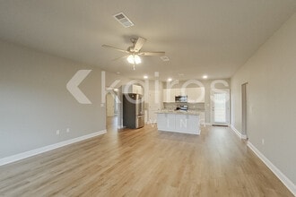 13785 Willowmore Dr in Denham Springs, LA - Building Photo - Building Photo