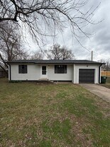 609 N Weenonah Ave in Claremore, OK - Building Photo