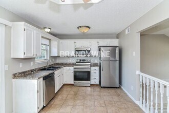 1501 Allendale Dr in Greenwood, MO - Building Photo - Building Photo