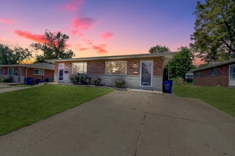 4063 Esseldale Dr in St. Ann, MO - Foto de edificio - Building Photo