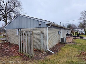 2287 Strader Dr in West Bloomfield Township, MI - Building Photo - Building Photo
